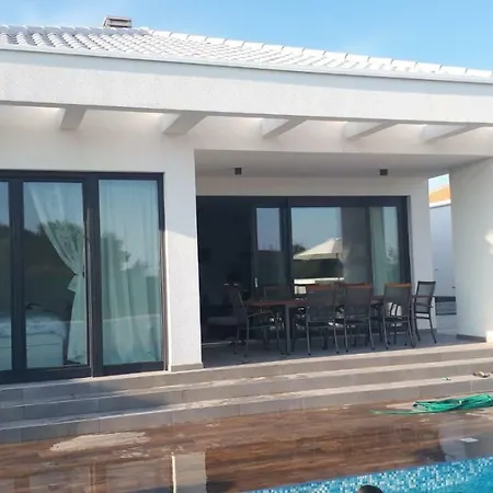 فيلة Vila Luna & Pia *