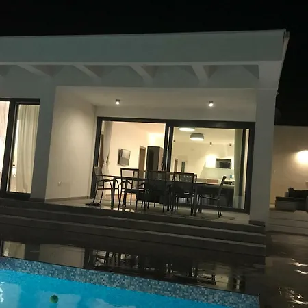 فيلة Vila Luna & Pia *
